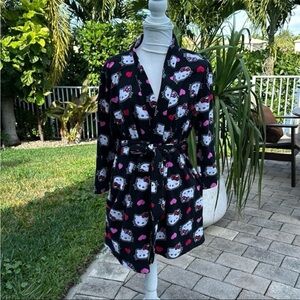 HELLO KITTY BLACK FLEECE ROBE 2007 HAS PINK & RED HEARTS SIZE MEDIUM